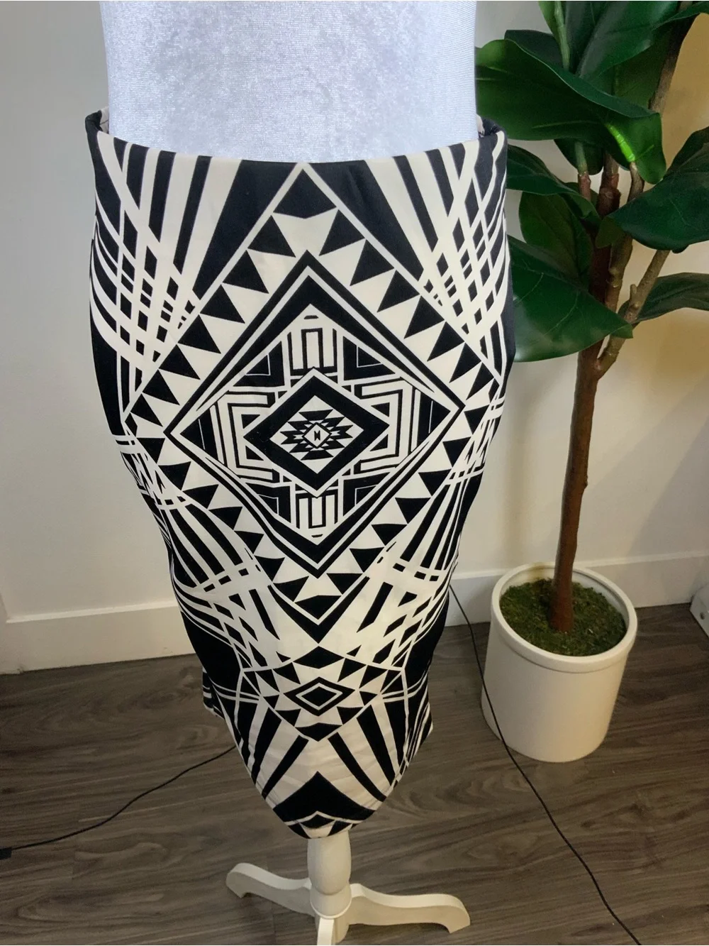 BCX Black & Cream Geometric Midi Pencil Skirt
